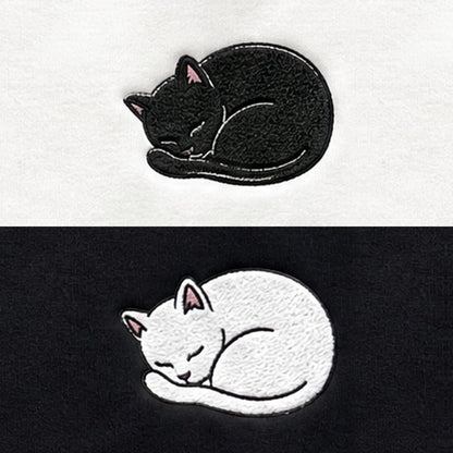 Duo Chats yin-yang : broderie de près