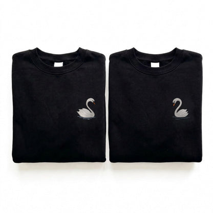 Duo Cygnes en cœur : vêtements brodés assortis
