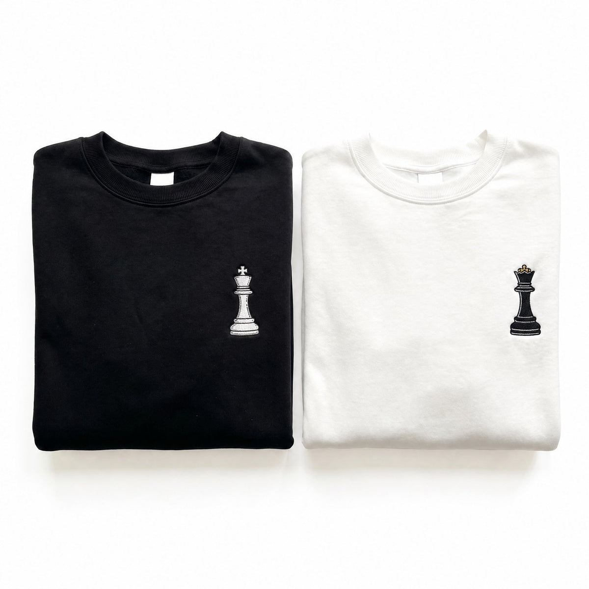 Duo Roi et Reine d'échecs : vêtements brodés assortis