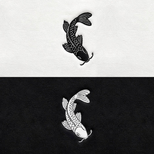 Duo Koi yin-yang : broderie de près