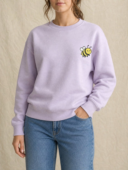 Broderie Abeille sur le pull lilas, côté cœur