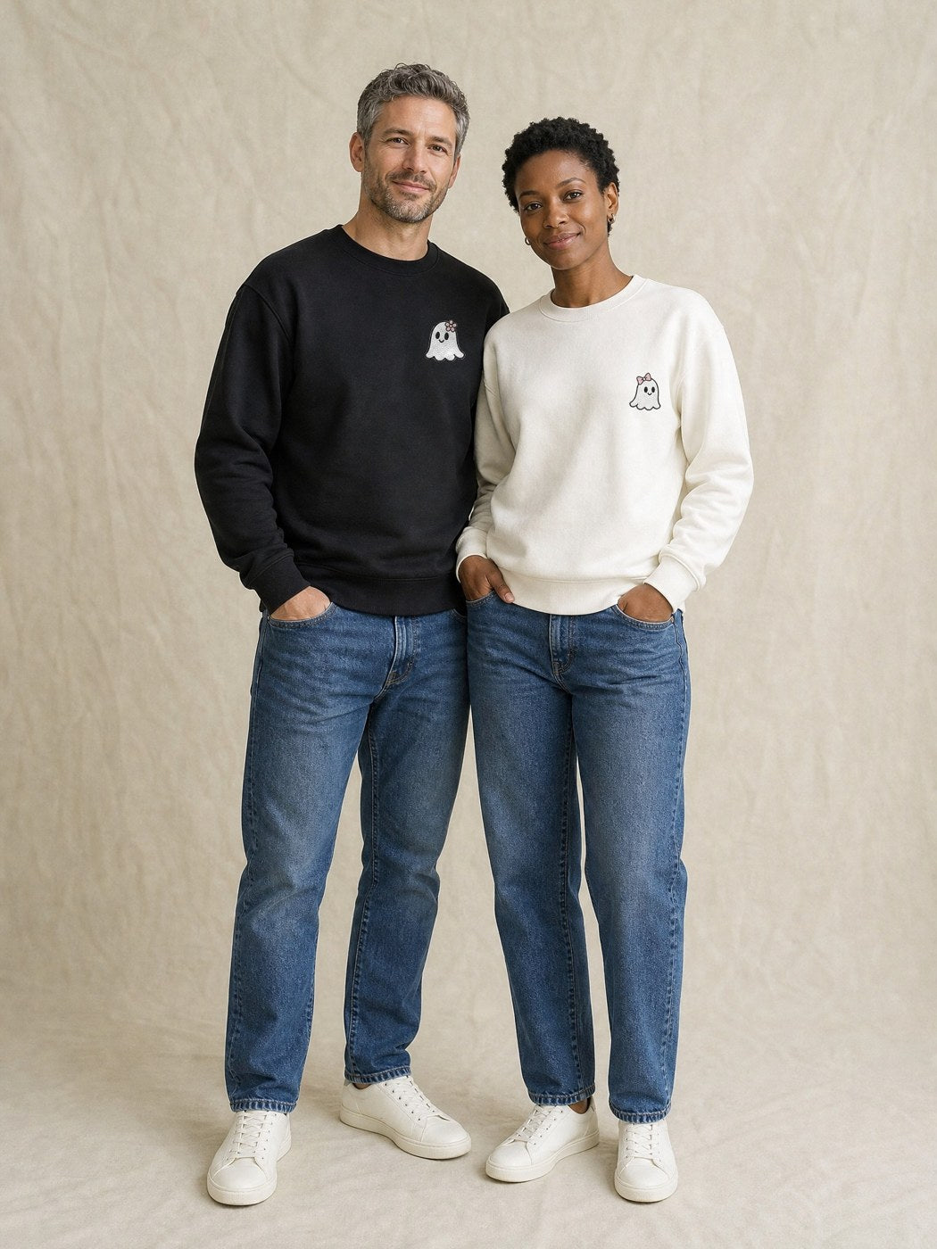 Duo de pulls brodés Fantômes portés en couple