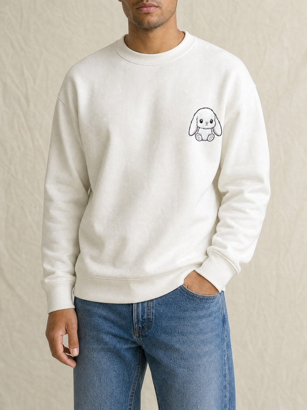 Broderie Lapin sur le pull blanc, côté cœur