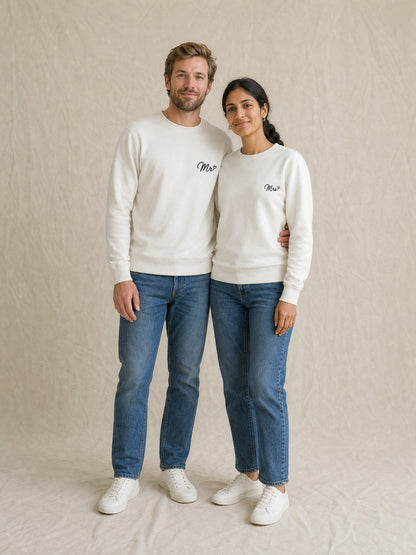 Duo de pulls brodés Mr et Mrs portés en couple