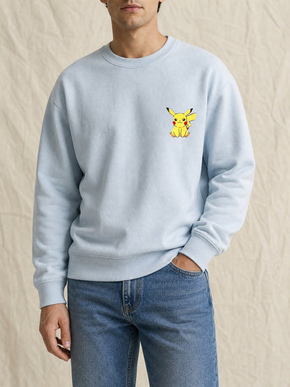Broderie Pikachu sur le pull bleu ciel, côté cœur