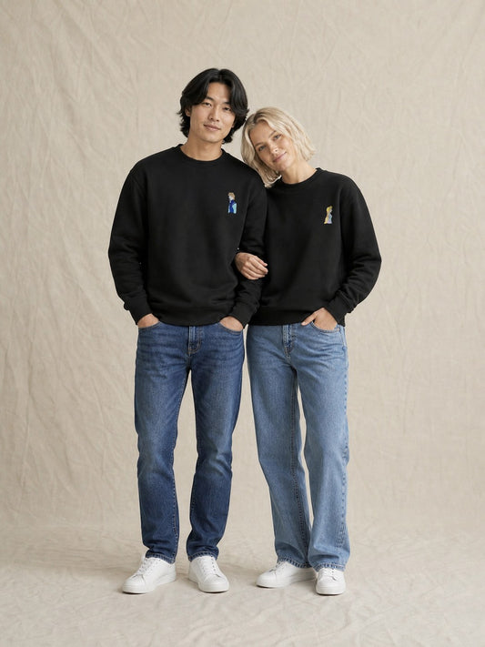 Duo de pulls brodés Raiponce et Flynn portés en couple