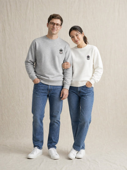 Duo de pulls brodés Robots amoureux portés en couple