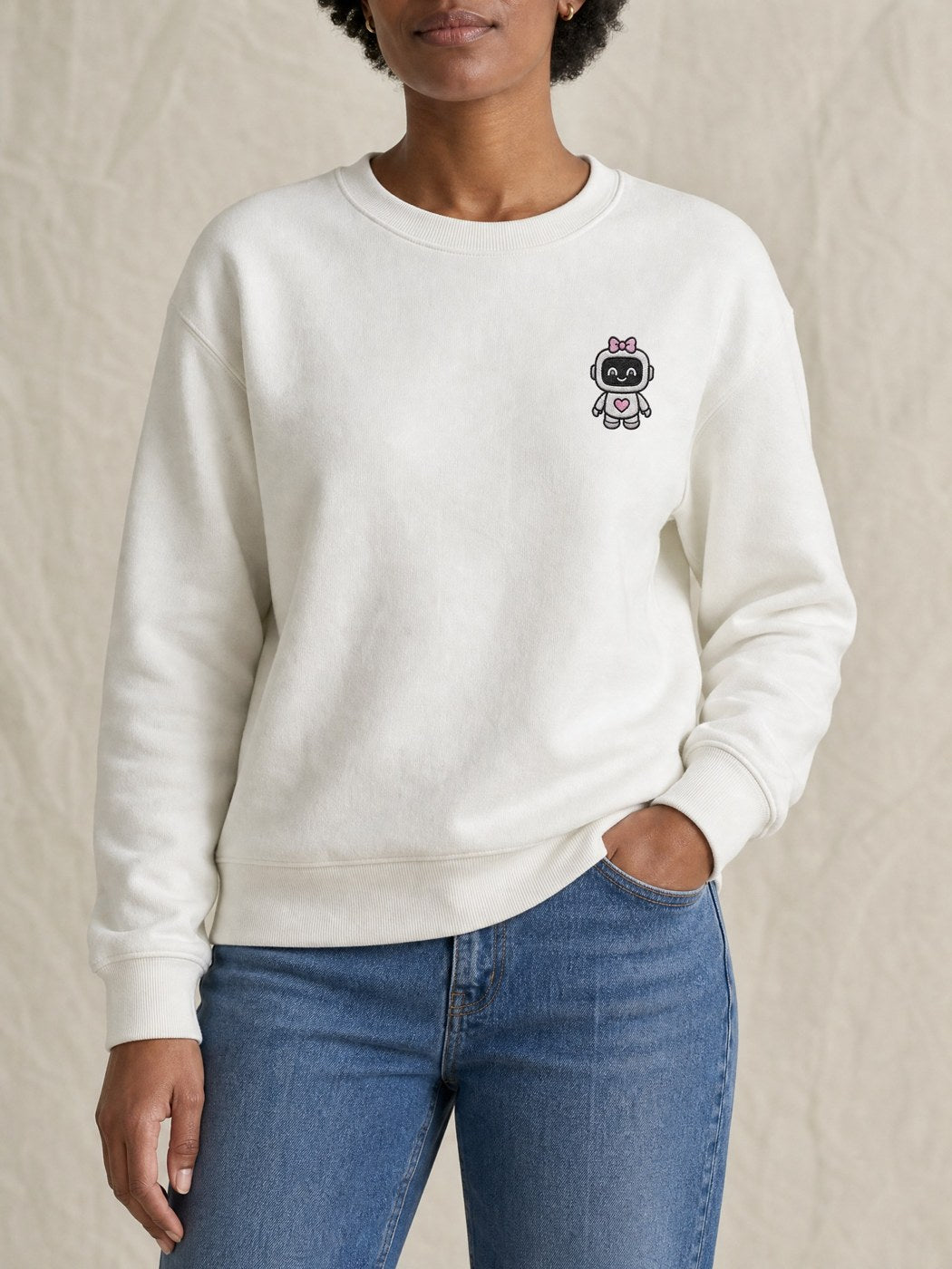 Broderie Robote sur le pull blanc, côté cœur
