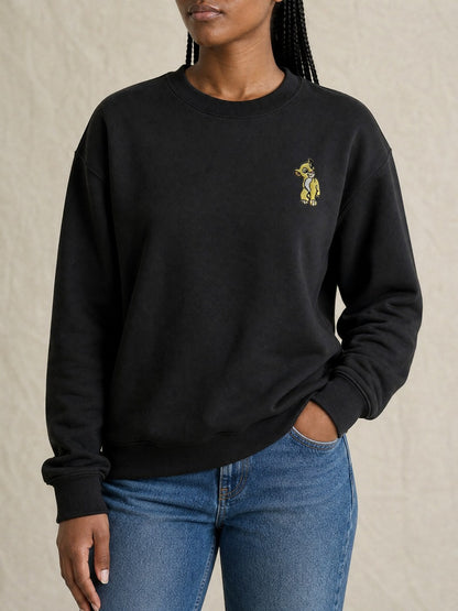 Broderie Nala sur le pull noir, côté cœur