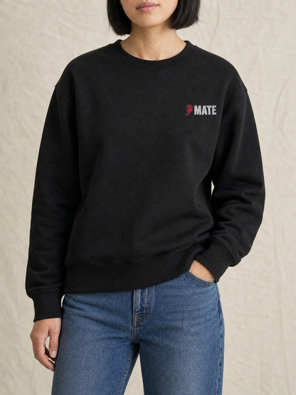 Broderie Mate sur le pull noir, côté cœur