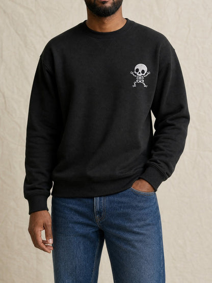 Broderie Squelette sur le pull noir, côté cœur