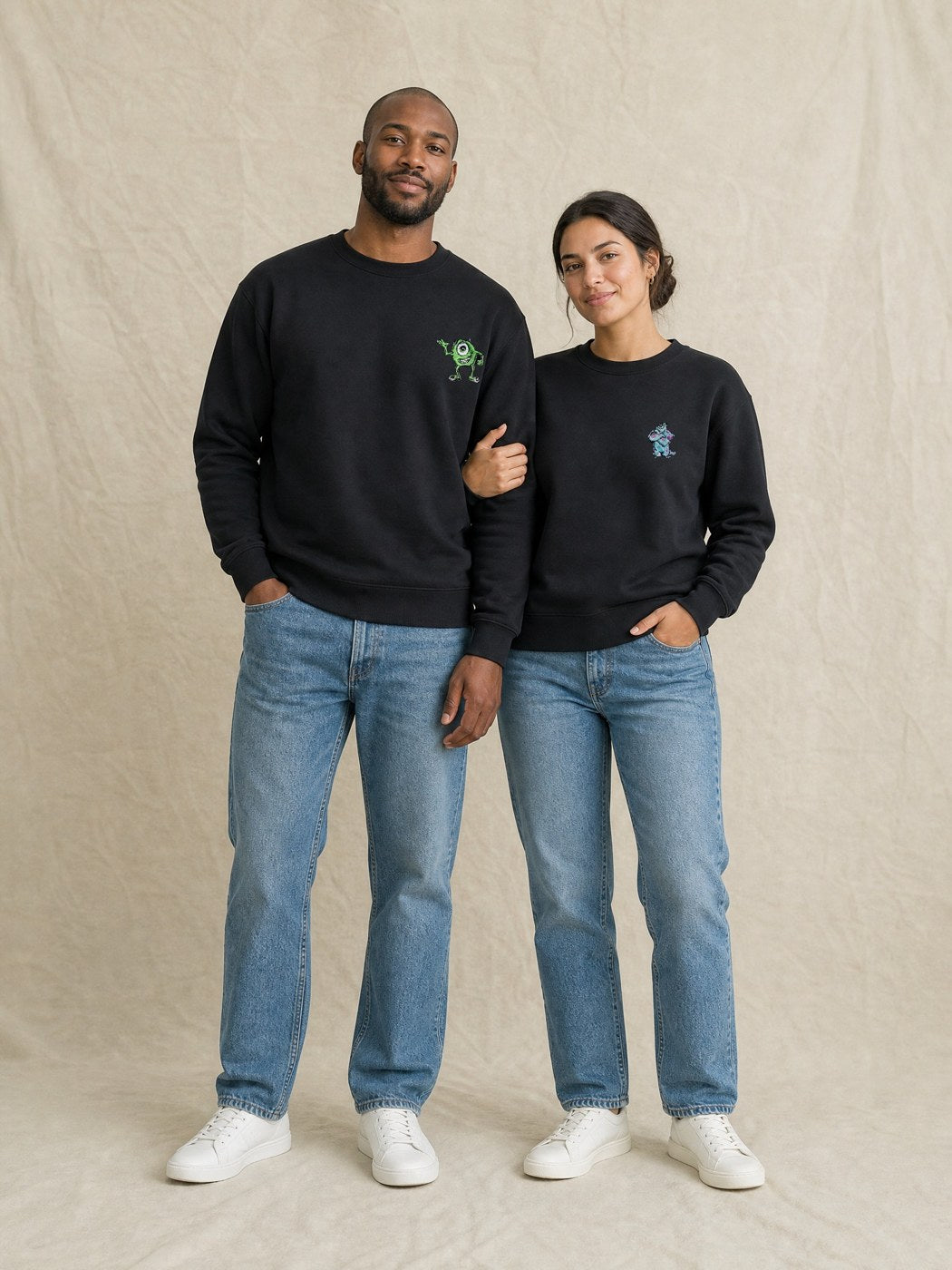 Duo de pulls brodés Sulli et Bob portés en couple