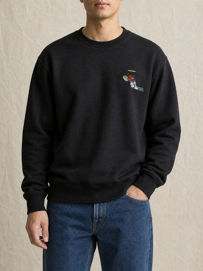 Broderie Jerry sur le pull noir, côté cœur