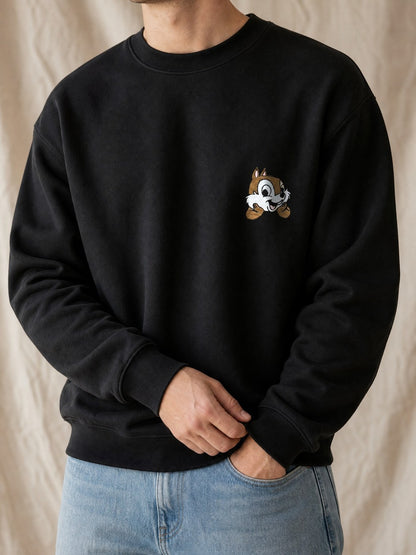 Broderie Tic sur le pull noir, côté cœur